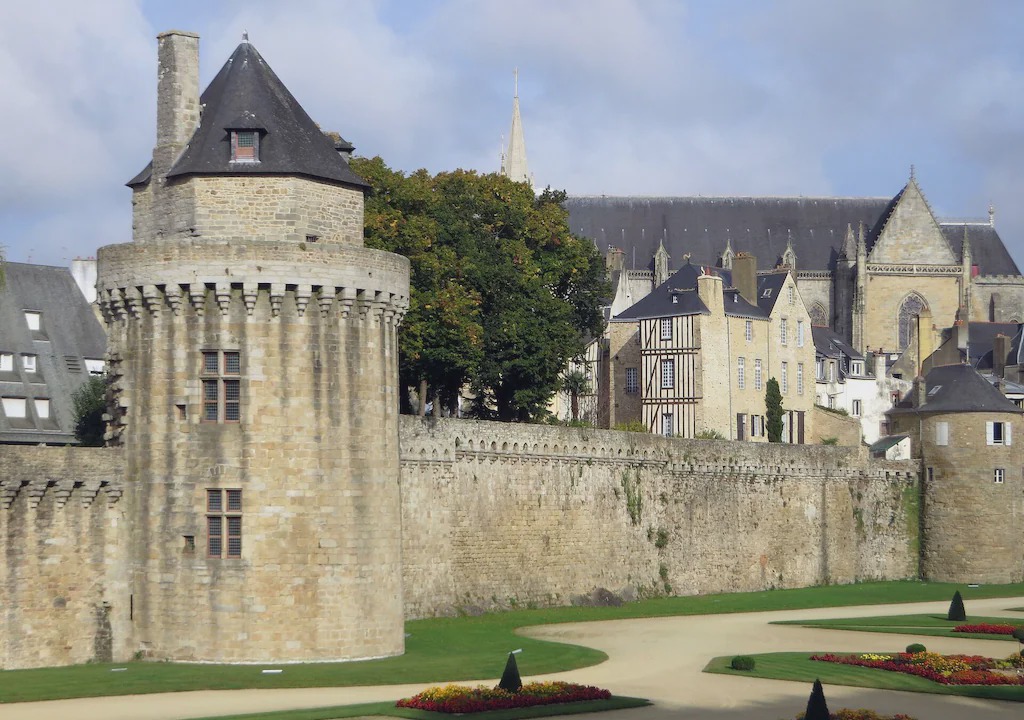 Photo of Buildings in Larmor-Baden