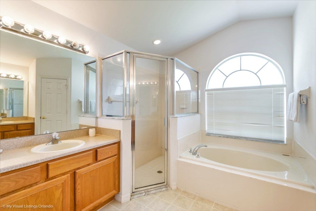 Photo of Bathroom in Orange Tree