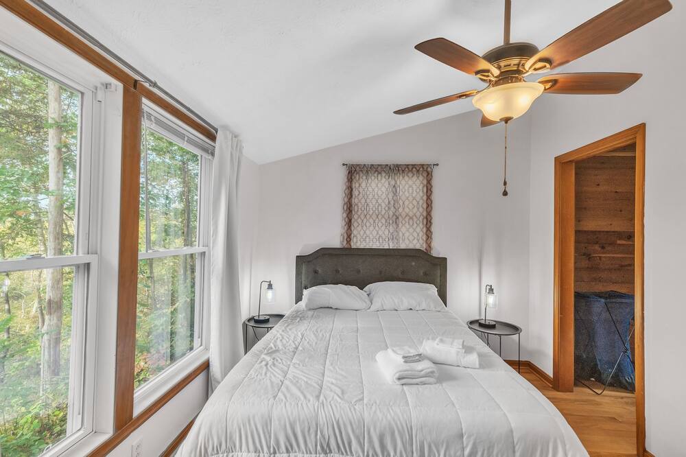 Photo of Bedroom in Fishers Hill