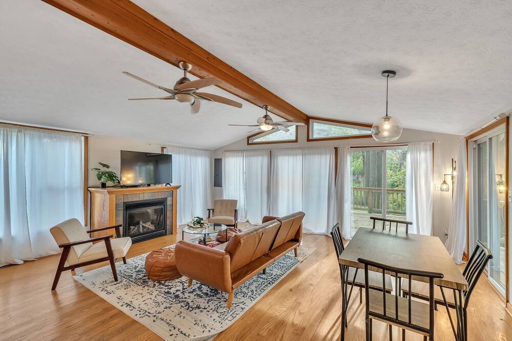 Photo of Livingroom in Fishers Hill