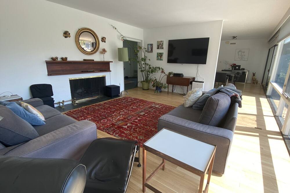 Photo of Livingroom in Bedford