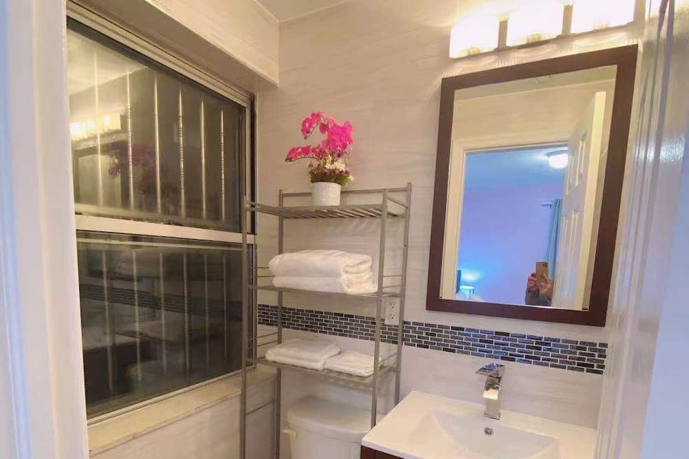 Photo of Bathroom in East Flushing