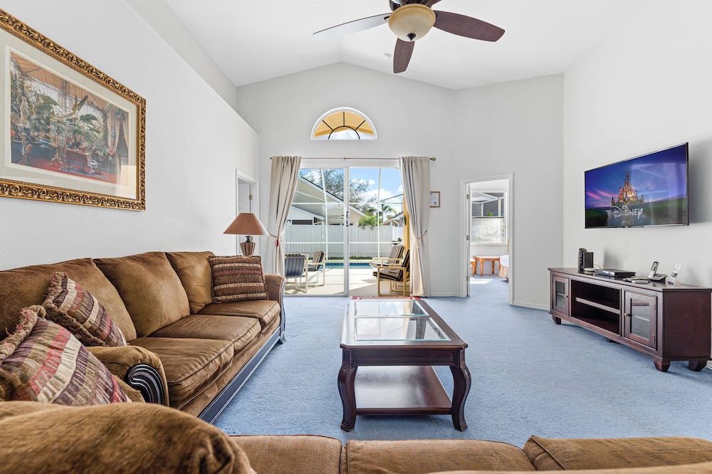 Photo of Livingroom in Bridgewater Crossing