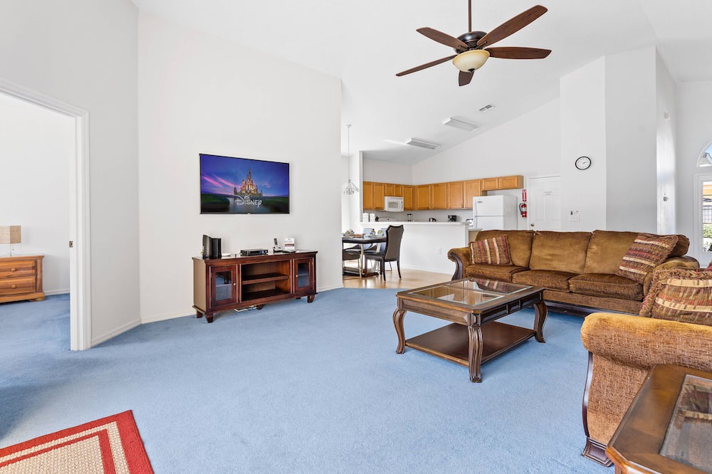 Photo of Livingroom in Bridgewater Crossing