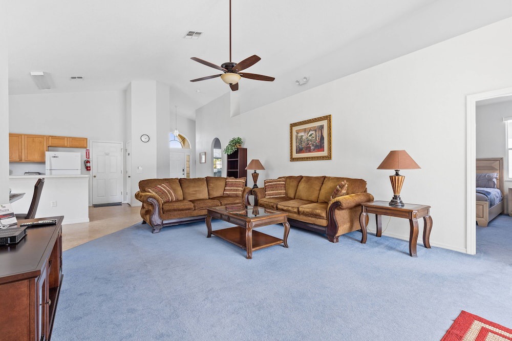 Photo of Livingroom in Bridgewater Crossing
