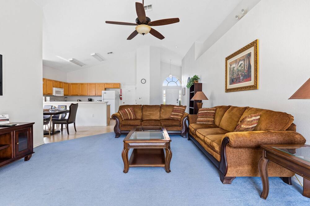 Photo of Livingroom in Bridgewater Crossing