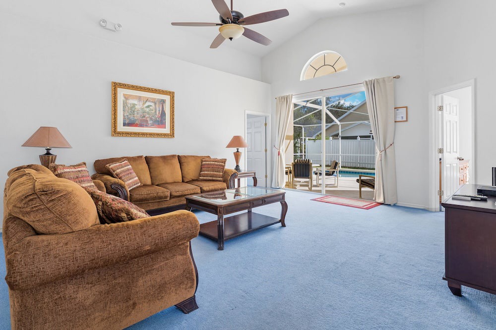 Photo of Livingroom in Bridgewater Crossing