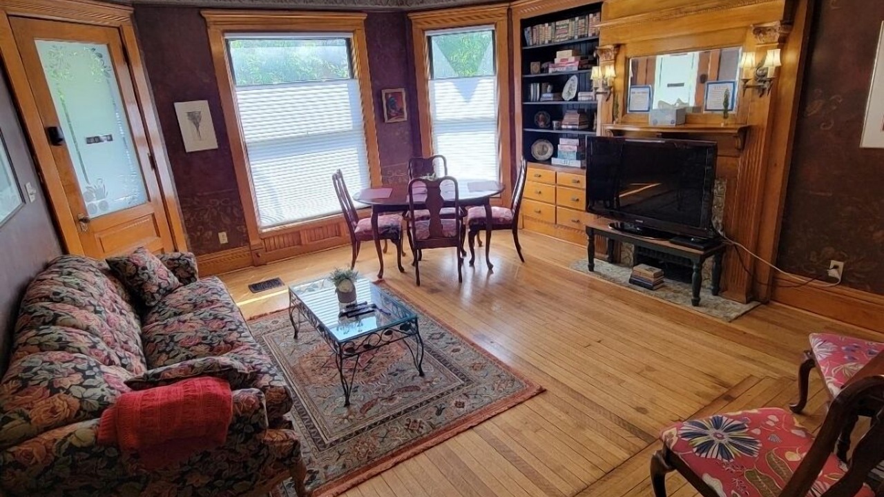 Photo of Livingroom in West Washington
