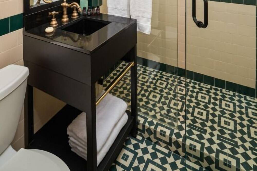 Photo of Bathroom in South Pointe