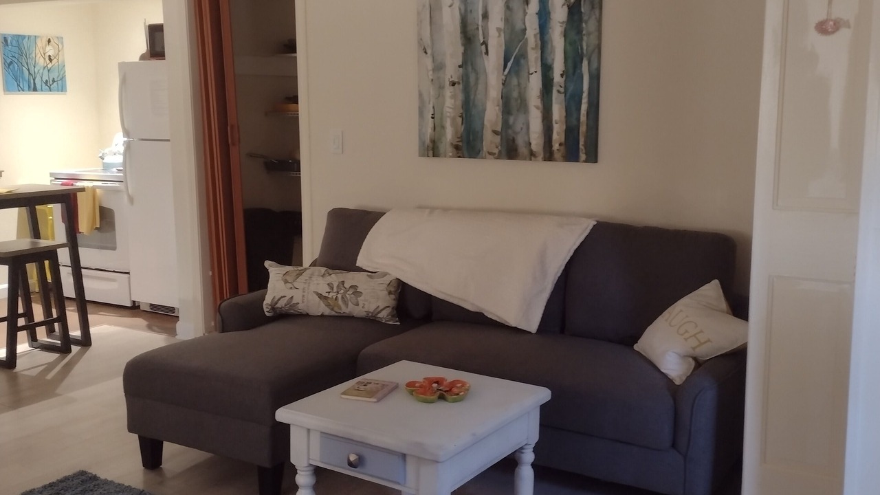 Photo of Livingroom in Prides Crossing