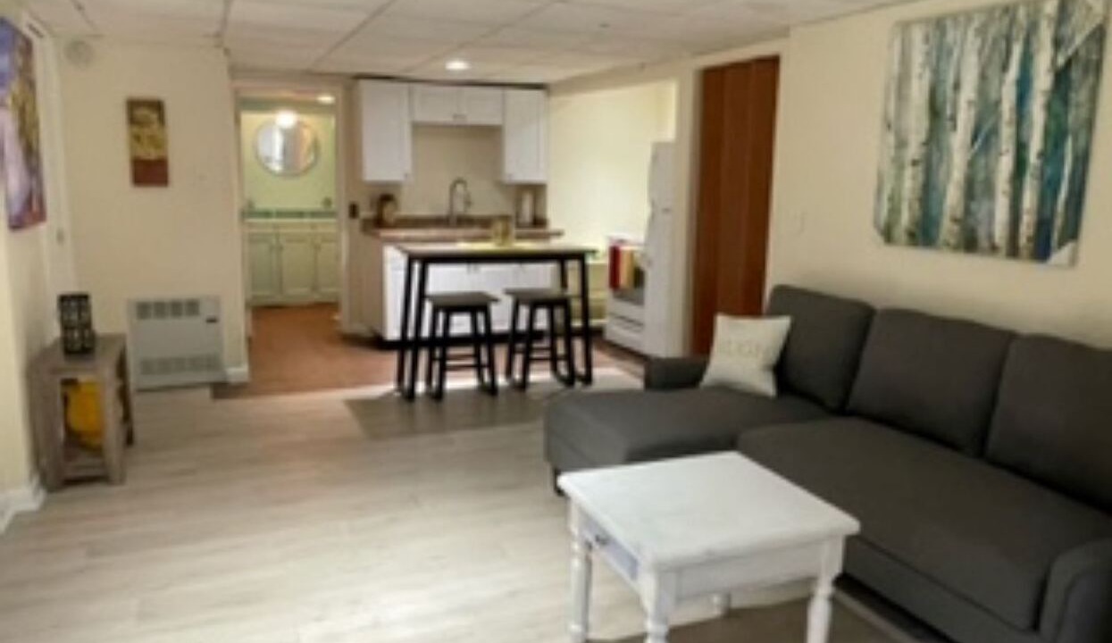 Photo of Livingroom in Prides Crossing