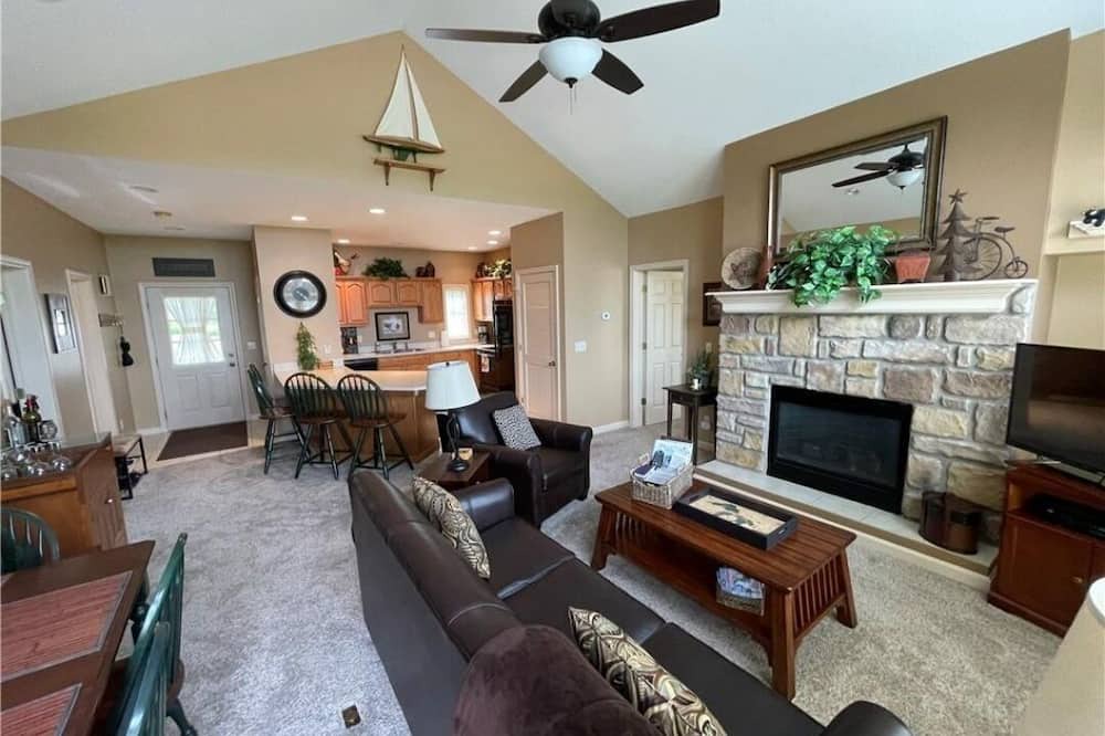 Photo of Livingroom in Clymer