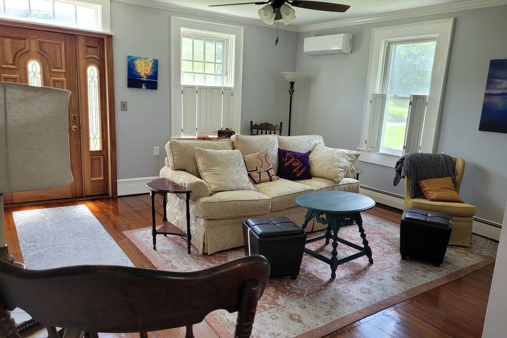 Photo of Livingroom in Cooperstown