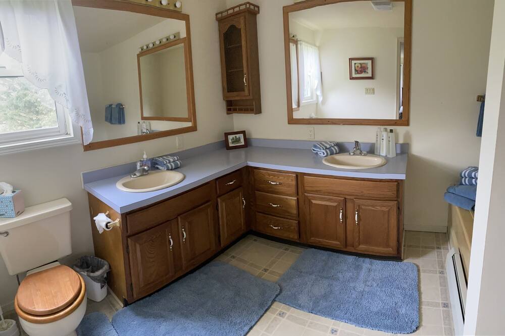 Photo of Bathroom in Cooperstown