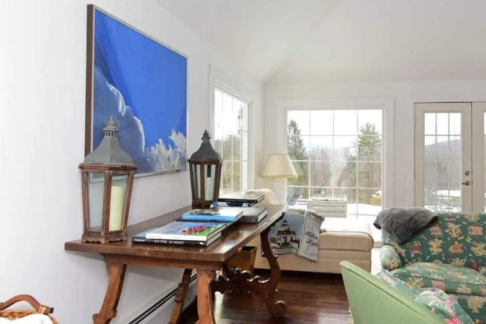 Photo of Livingroom in West Stockbridge