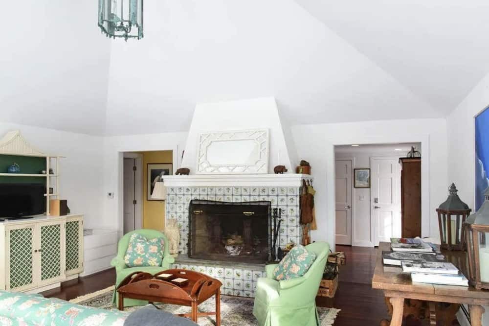 Photo of Livingroom in West Stockbridge