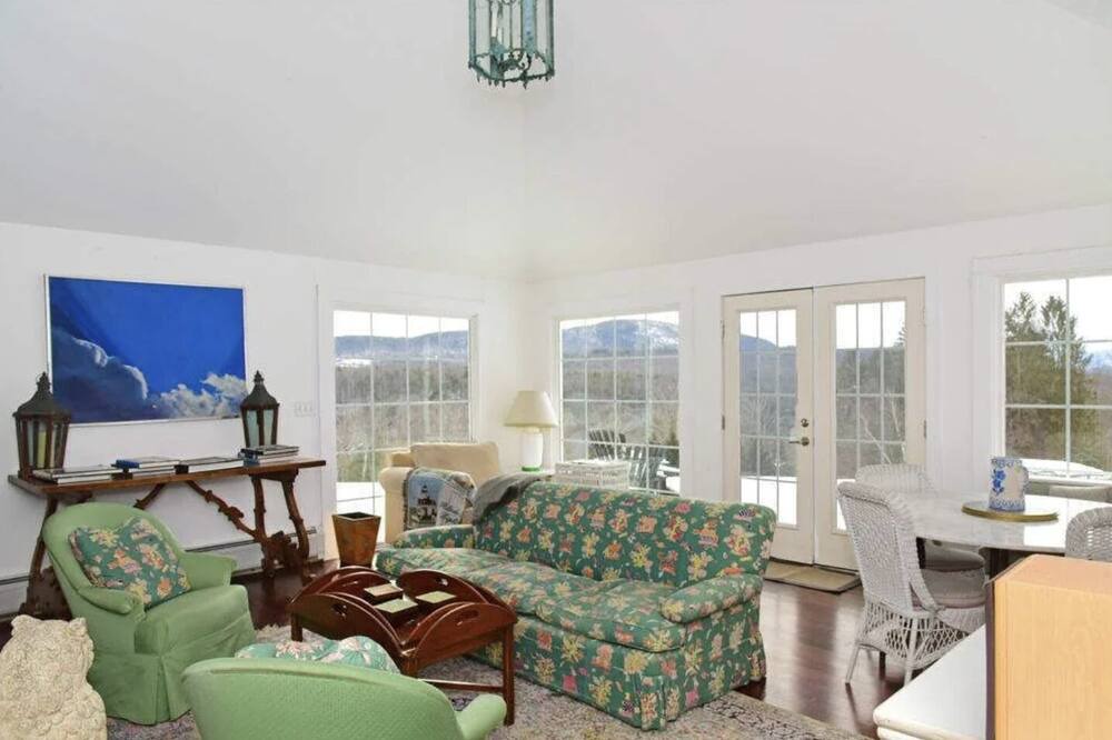 Photo of Livingroom in West Stockbridge