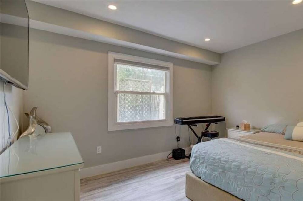 Photo of Bedroom in Lido Beach