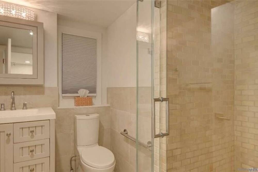 Photo of Bathroom in Lido Beach