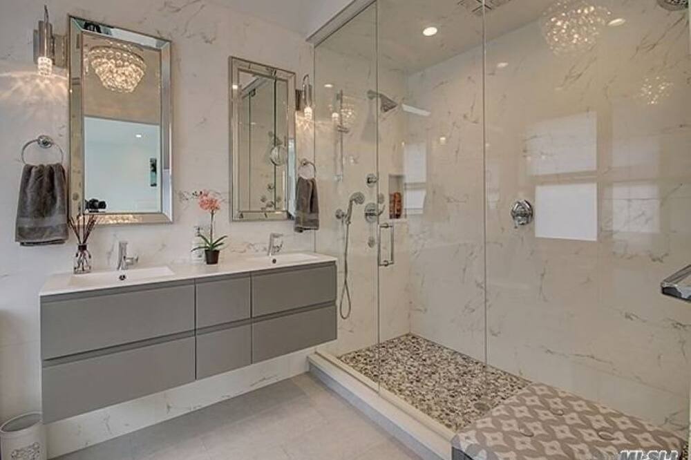 Photo of Bathroom in Lido Beach