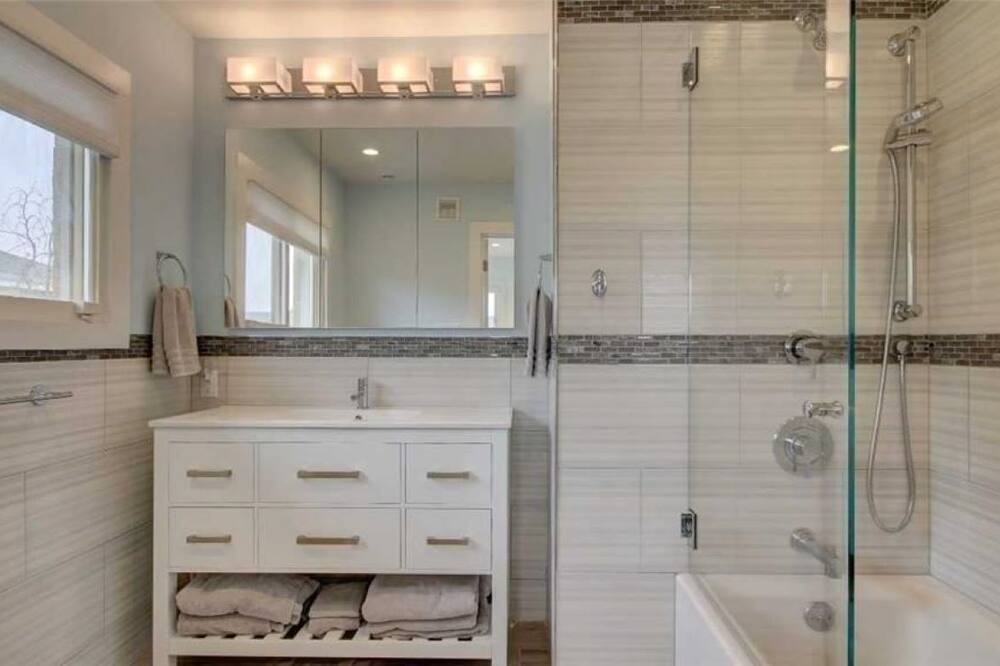 Photo of Bathroom in Lido Beach