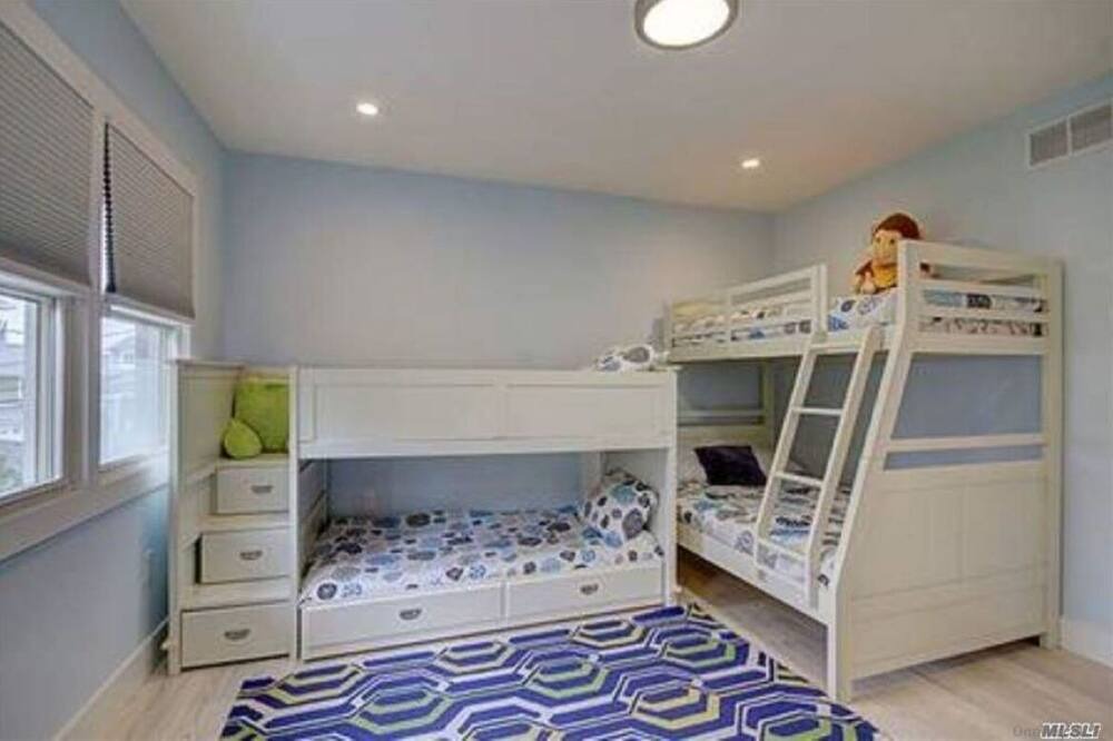Photo of Bedroom in Lido Beach