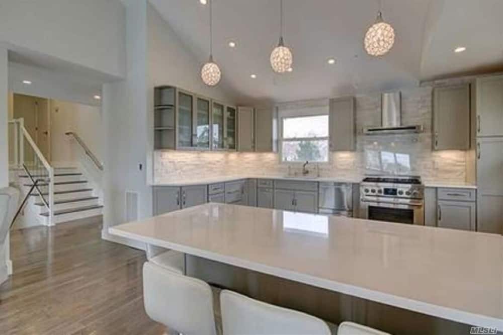 Photo of Kitchen in Lido Beach