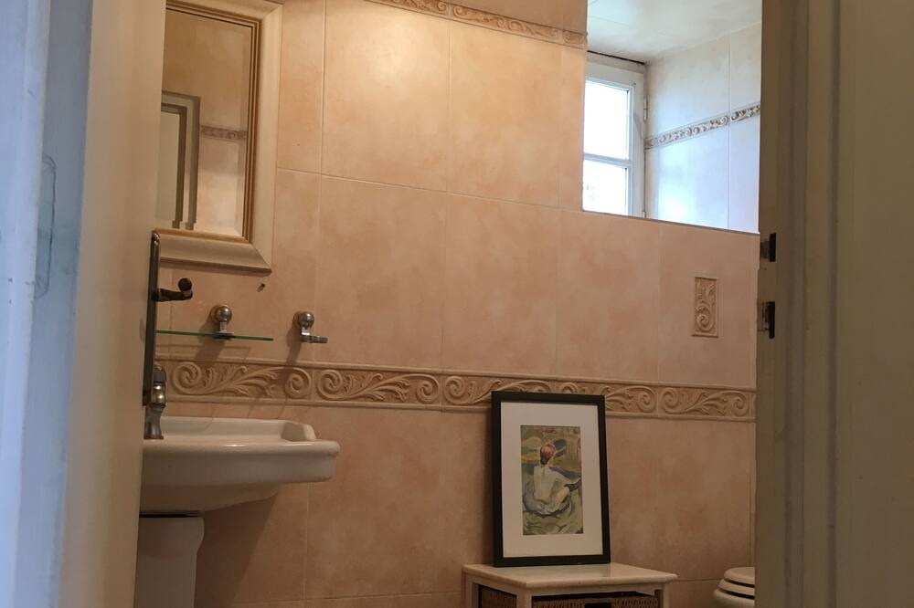 Photo of Bathroom in Treguier