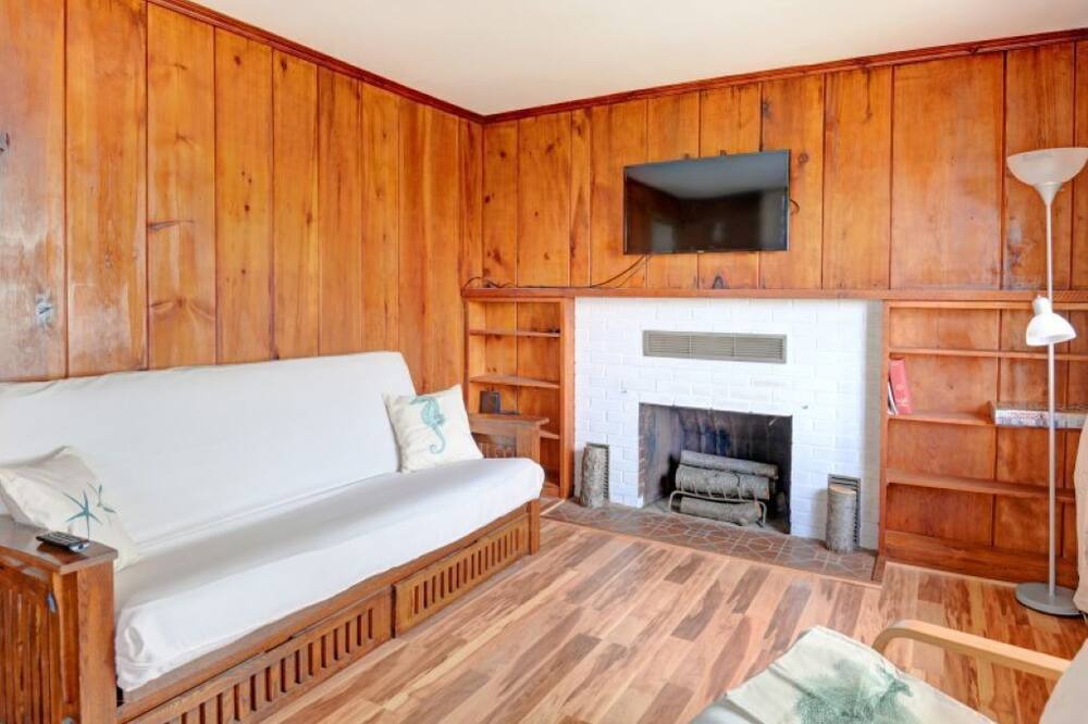 Photo of Livingroom in Baiting Hollow