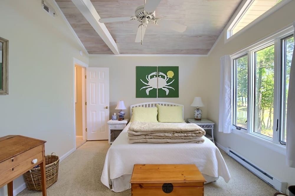 Photo of Bedroom in Moon