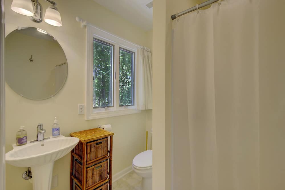 Photo of Bathroom in Moon