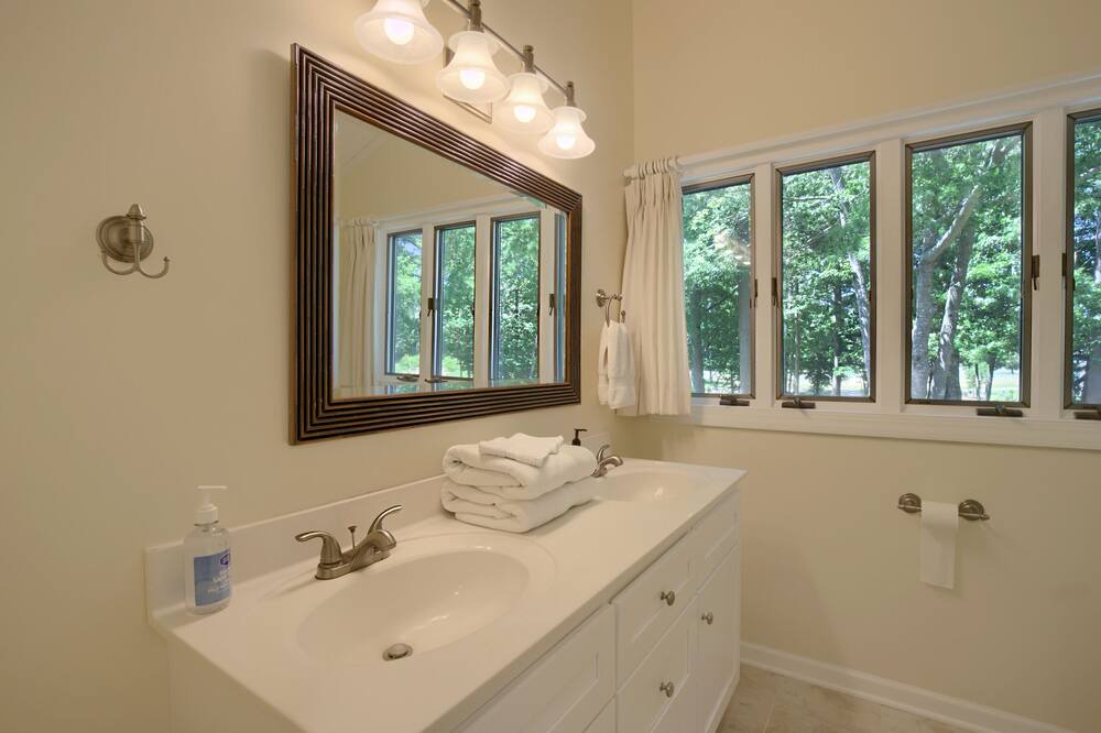 Photo of Bathroom in Moon