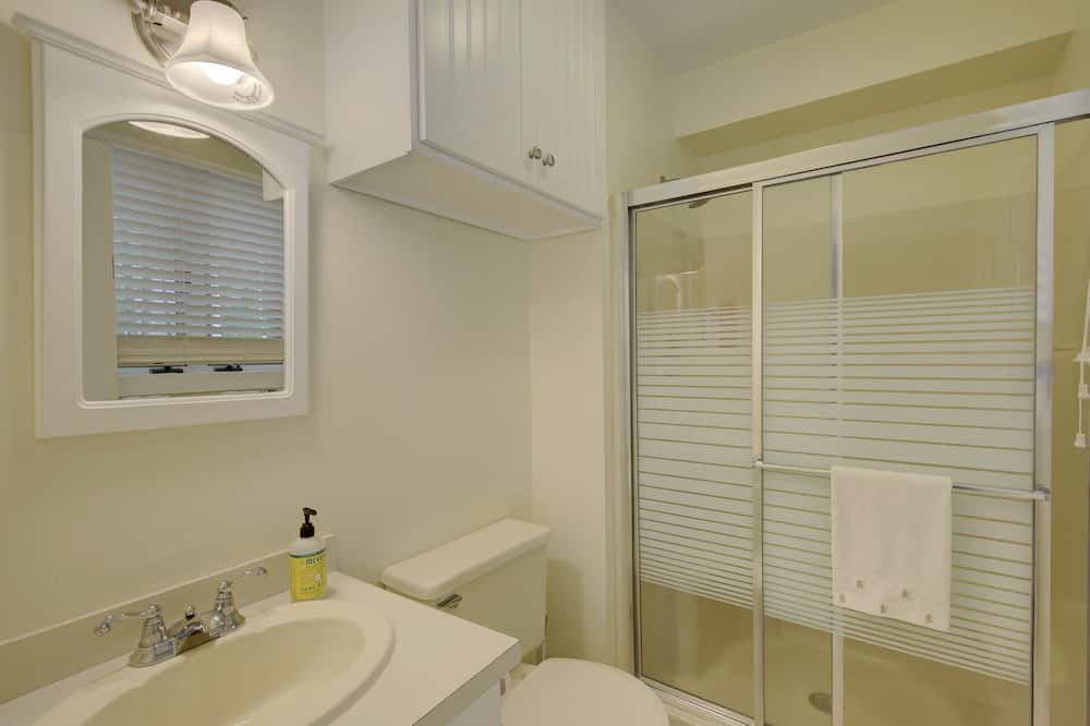 Photo of Bathroom in Moon