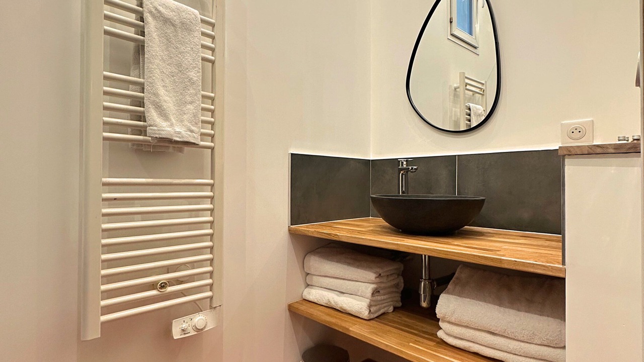 Photo of Bathroom in Opera
