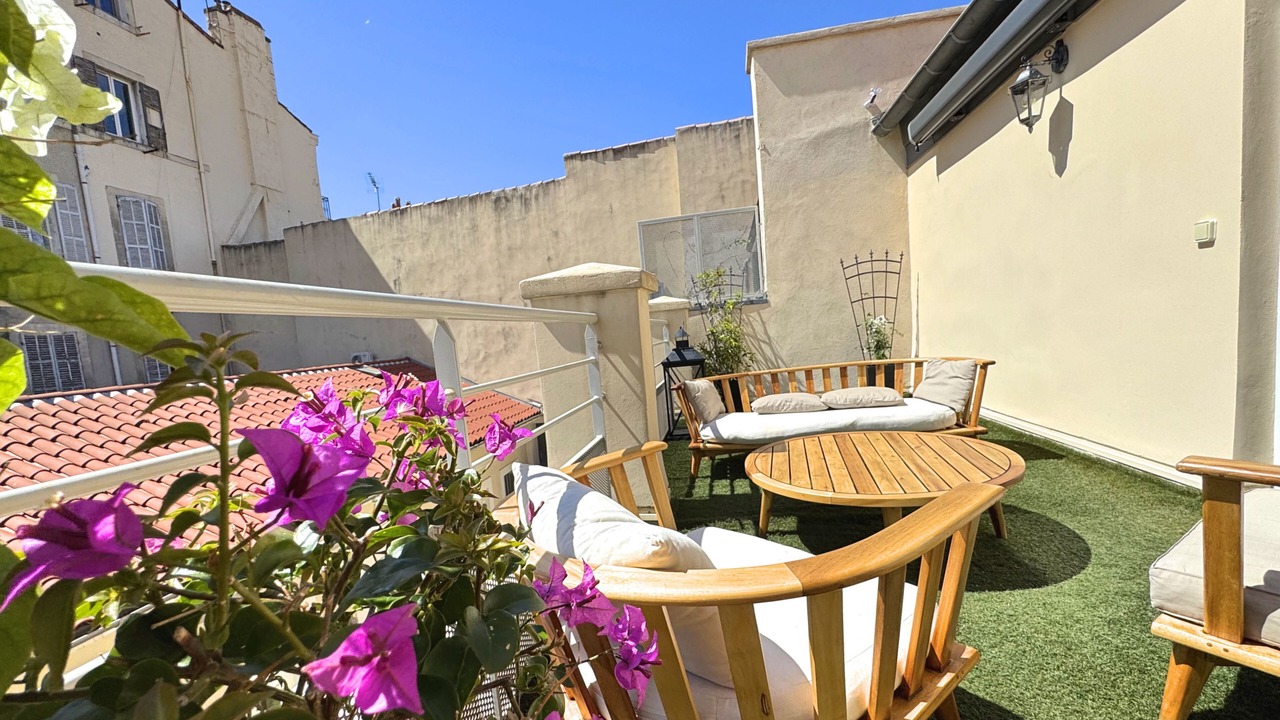 Photo of Patio Balcony in Opera