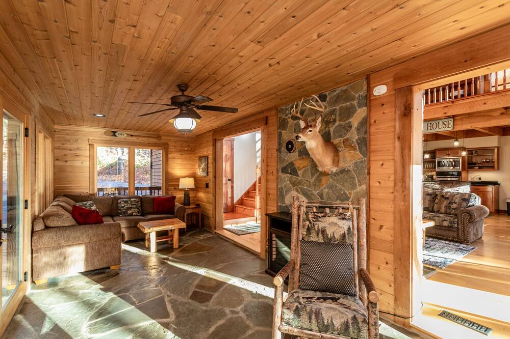 Photo of Livingroom in Rawley Springs