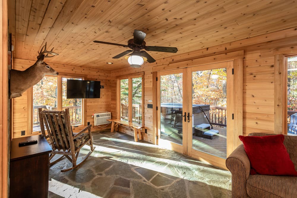 Photo of Livingroom in Rawley Springs