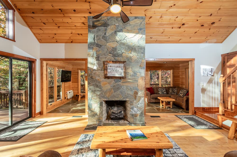 Photo of Livingroom in Rawley Springs