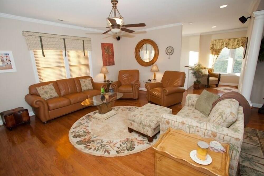 Photo of Livingroom in Croatan Beach