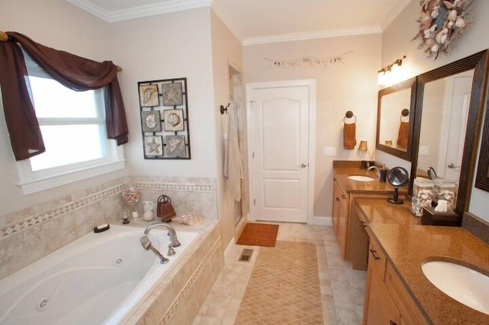Photo of Bathroom in Croatan Beach