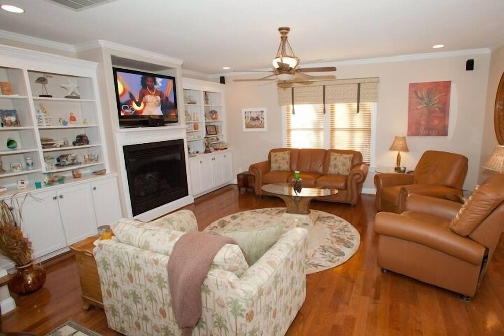 Photo of Livingroom in Croatan Beach