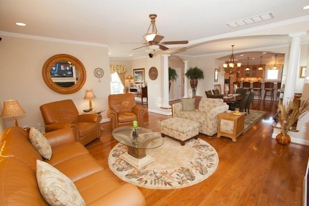 Photo of Livingroom in Croatan Beach