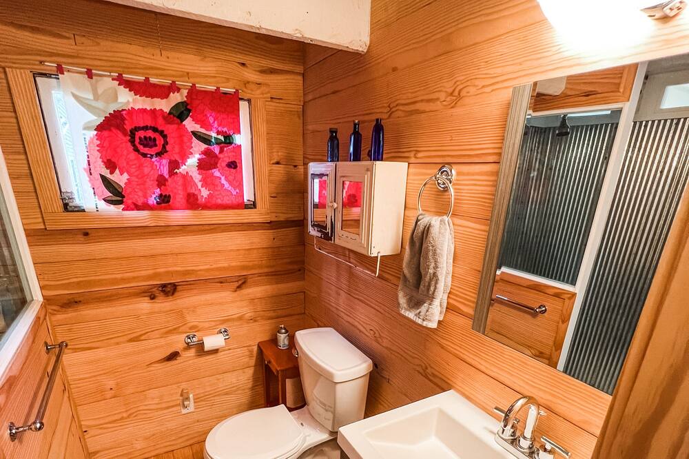 Photo of Bathroom in Singers Glen