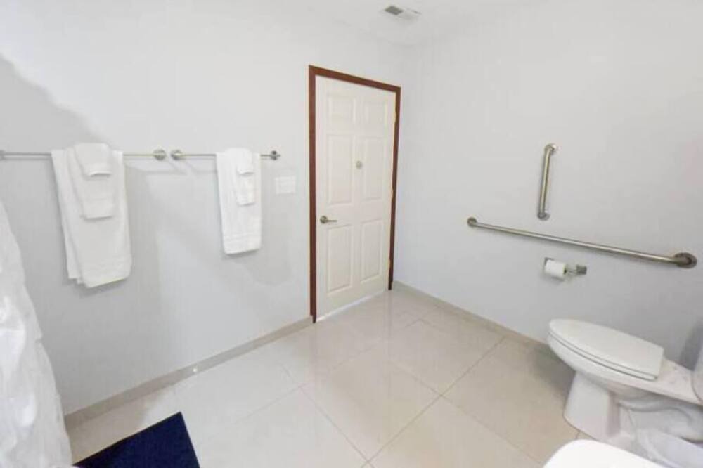 Photo of Bathroom in Roseland