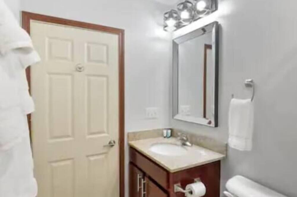 Photo of Bathroom in Roseland