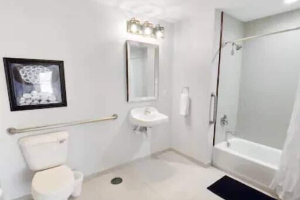 Photo of Bathroom in Roseland