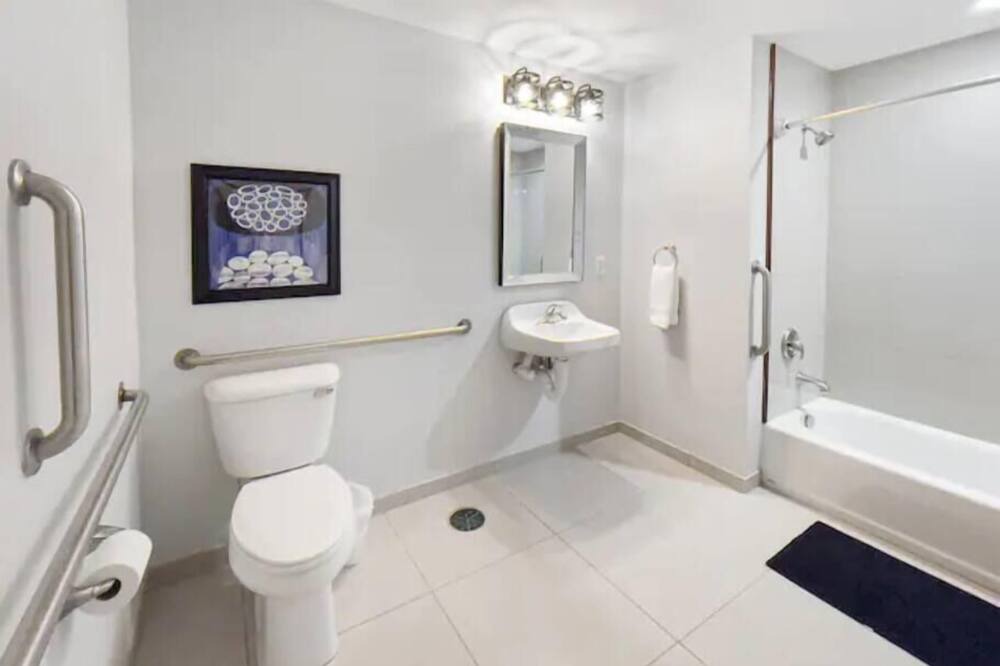 Photo of Bathroom in Roseland