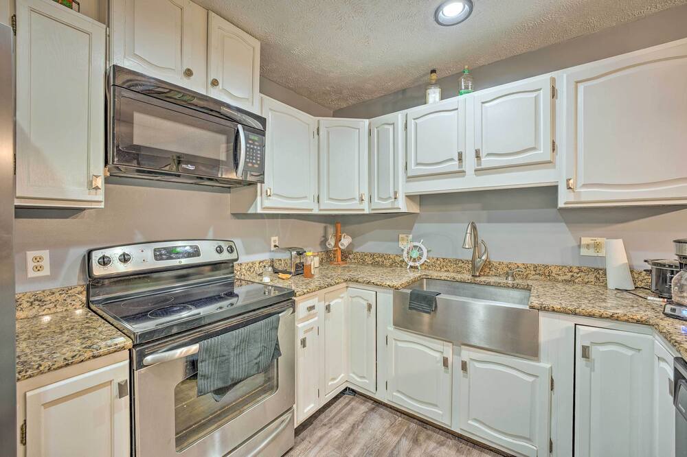 Photo of Kitchen in Enchanted Hills