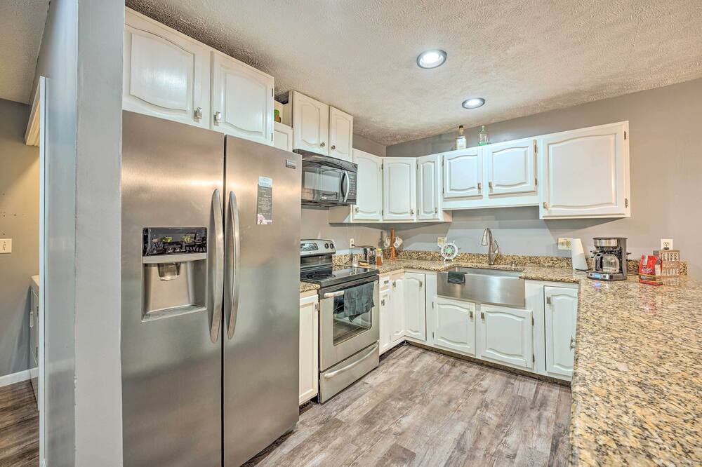 Photo of Kitchen in Enchanted Hills