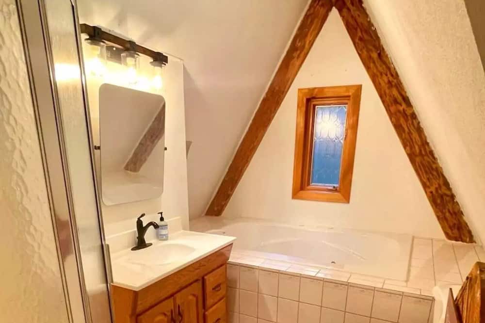 Photo of Bathroom in Scott